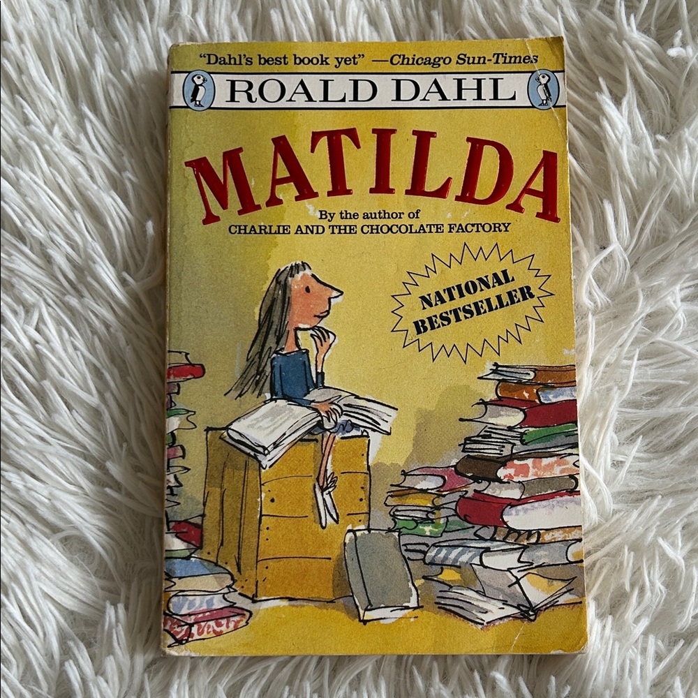 Matilda story by Roald Dahl - Yellow and Red - Picture 2 of 9